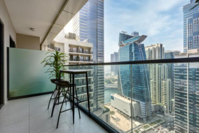 Waves - Modern Apt with Balcony & Canal View in Business Bay